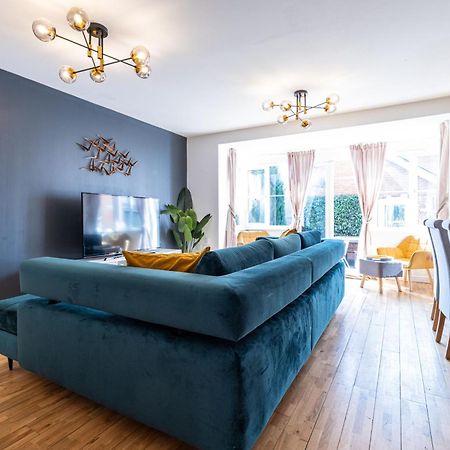 מילטון קינס Modern And Spacious Home From Home 1 Mile From M1 - With Netflix, Prime Video, Ps5, Free Parking, Superfast Wifi, Bbq - Sleeps 11 - By Brightleap Apartments מראה חיצוני תמונה