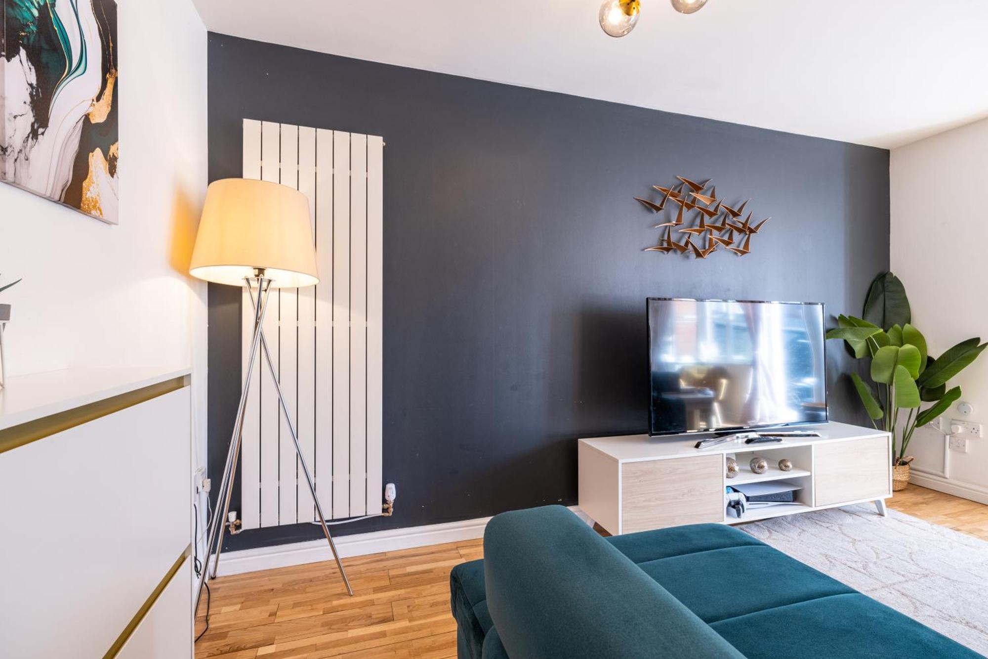 מילטון קינס Modern And Spacious Home From Home 1 Mile From M1 - With Netflix, Prime Video, Ps5, Free Parking, Superfast Wifi, Bbq - Sleeps 11 - By Brightleap Apartments מראה חיצוני תמונה