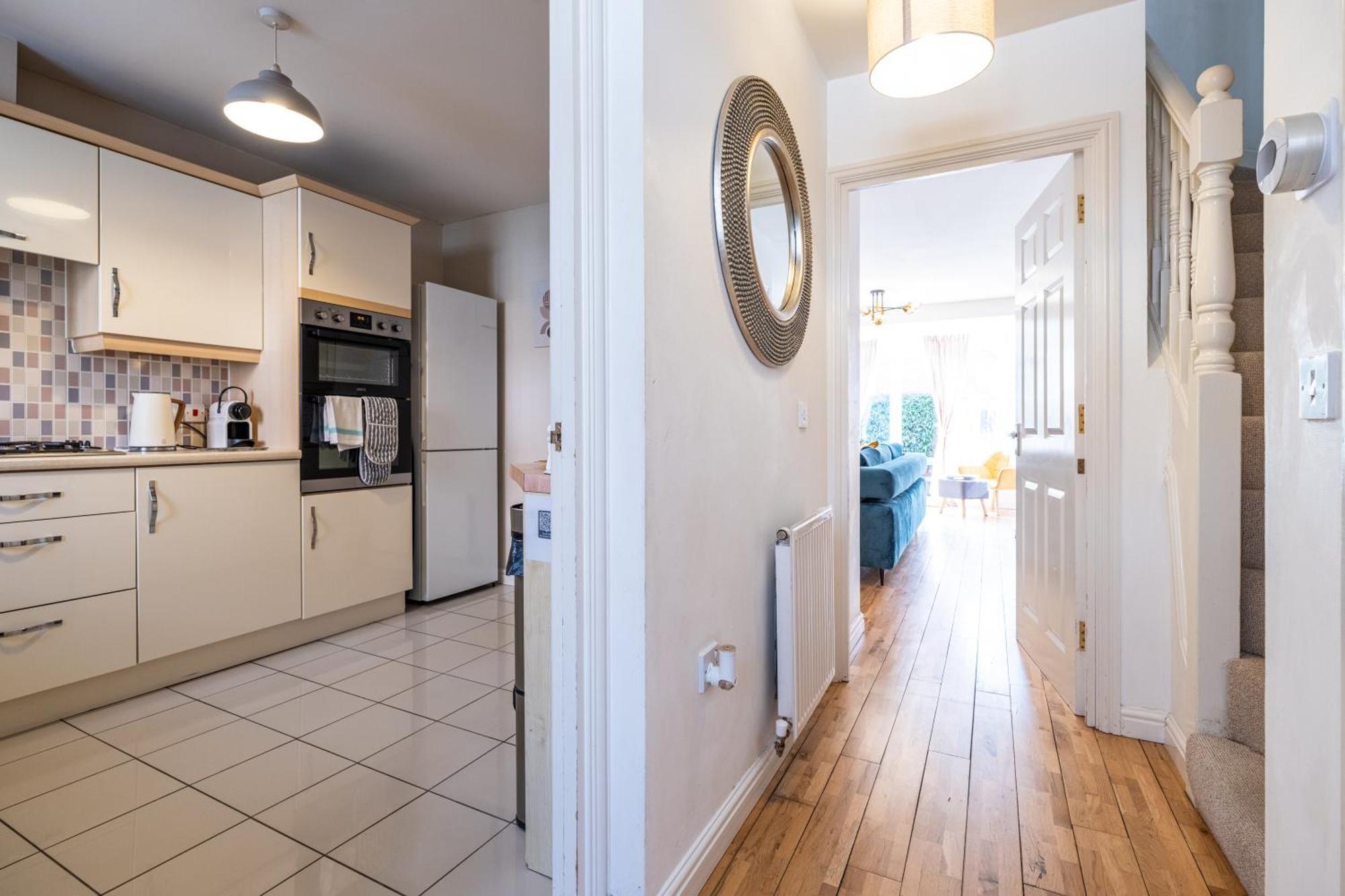 מילטון קינס Modern And Spacious Home From Home 1 Mile From M1 - With Netflix, Prime Video, Ps5, Free Parking, Superfast Wifi, Bbq - Sleeps 11 - By Brightleap Apartments מראה חיצוני תמונה