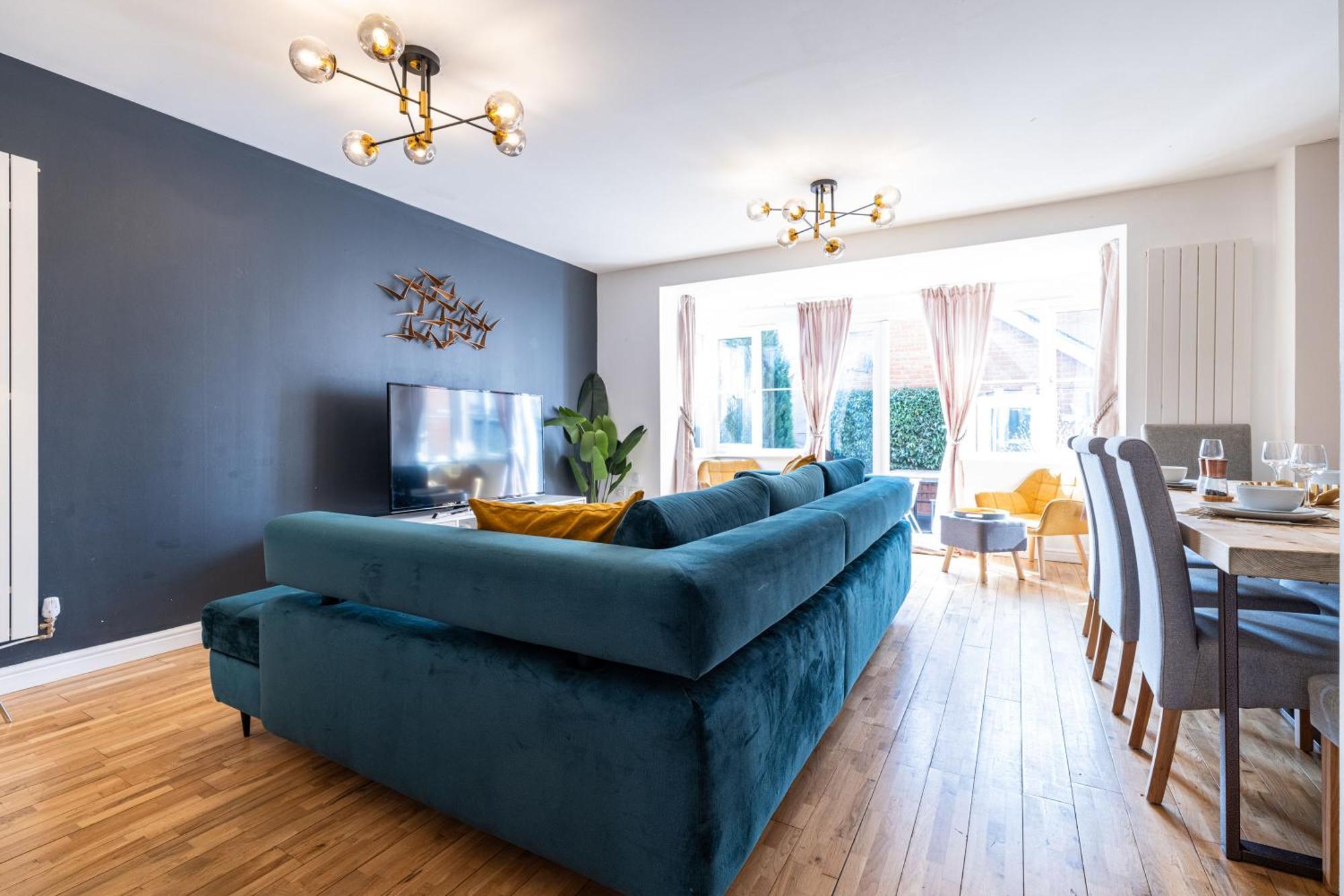 מילטון קינס Modern And Spacious Home From Home 1 Mile From M1 - With Netflix, Prime Video, Ps5, Free Parking, Superfast Wifi, Bbq - Sleeps 11 - By Brightleap Apartments מראה חיצוני תמונה