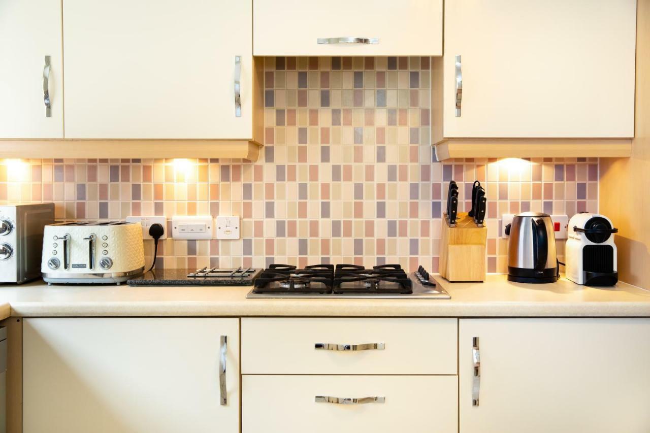 מילטון קינס Modern And Spacious Home From Home 1 Mile From M1 - With Netflix, Prime Video, Ps5, Free Parking, Superfast Wifi, Bbq - Sleeps 11 - By Brightleap Apartments מראה חיצוני תמונה