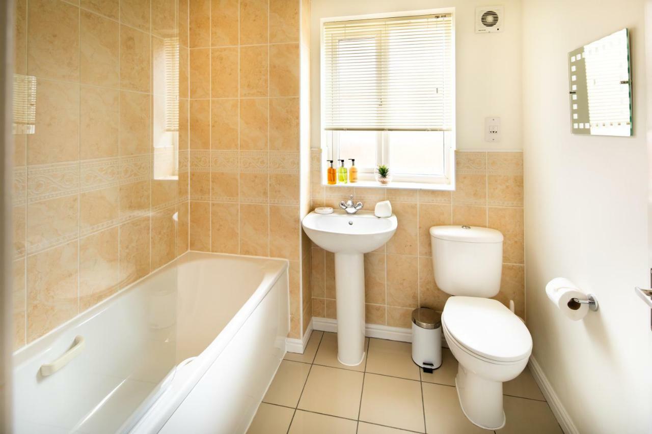מילטון קינס Modern And Spacious Home From Home 1 Mile From M1 - With Netflix, Prime Video, Ps5, Free Parking, Superfast Wifi, Bbq - Sleeps 11 - By Brightleap Apartments מראה חיצוני תמונה