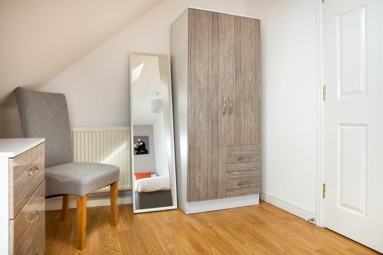 מילטון קינס Modern And Spacious Home From Home 1 Mile From M1 - With Netflix, Prime Video, Ps5, Free Parking, Superfast Wifi, Bbq - Sleeps 11 - By Brightleap Apartments מראה חיצוני תמונה