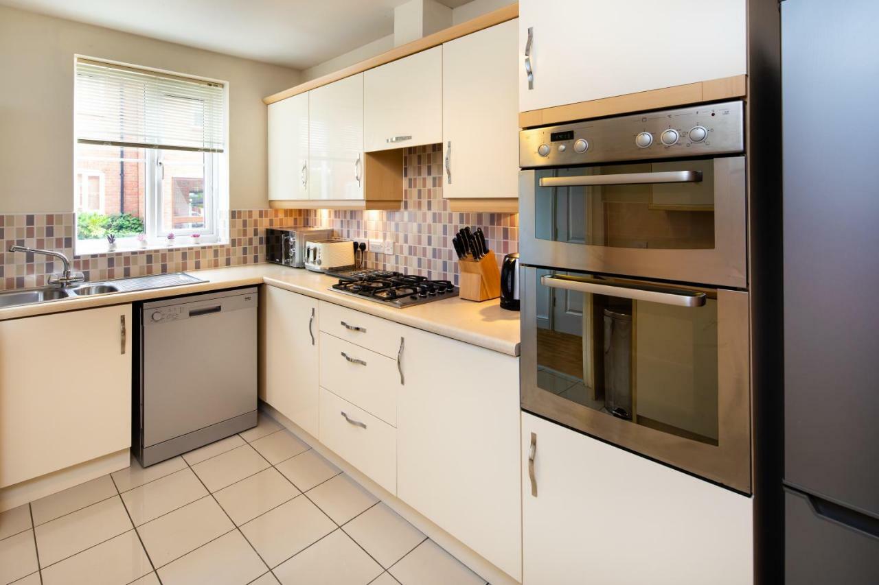 מילטון קינס Modern And Spacious Home From Home 1 Mile From M1 - With Netflix, Prime Video, Ps5, Free Parking, Superfast Wifi, Bbq - Sleeps 11 - By Brightleap Apartments מראה חיצוני תמונה